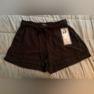 NWT SoundStyle Black Elastic Back Waistband Belt Shorts